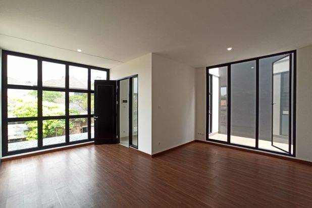Rumah Mewah 3 Lantai Kemang Area Jakarta Selatan Siap Huni