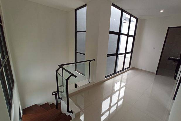Rumah Mewah 3 Lantai Kemang Area Jakarta Selatan Siap Huni