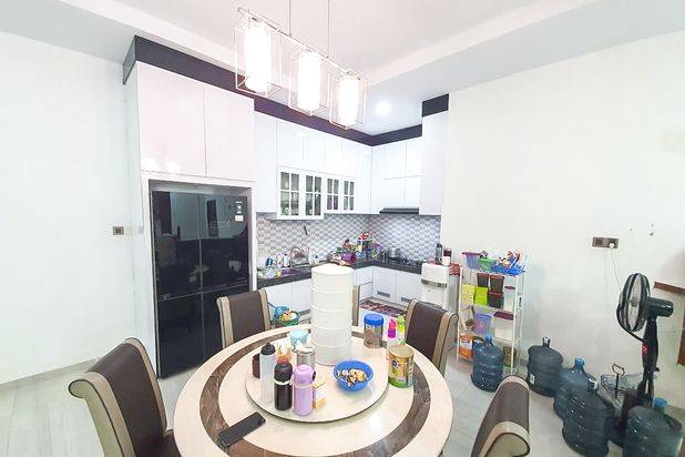 Rumah 2 Lantai Sudah Renovasi Furnished di Tiban Indah, Batam