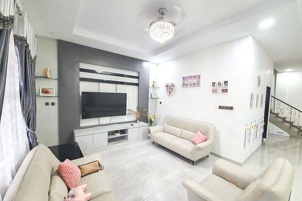 Rumah 2 Lantai Sudah Renovasi Furnished di Tiban Indah, Batam