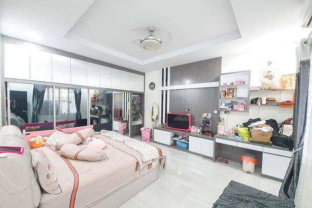 Rumah 2 Lantai Sudah Renovasi Furnished di Tiban Indah, Batam