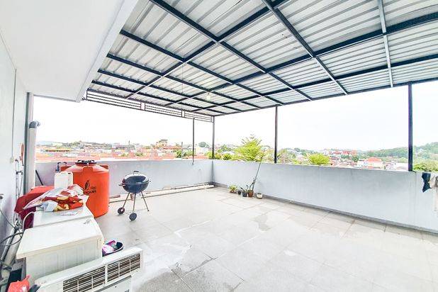 Rumah 2 Lantai Sudah Renovasi Furnished di Tiban Indah, Batam