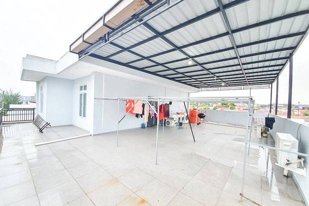 Rumah 2 Lantai Sudah Renovasi Furnished di Tiban Indah, Batam