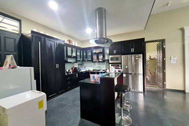 Dijual Rumah Mewah View Lapangan Golf Dan Danau di Batam
