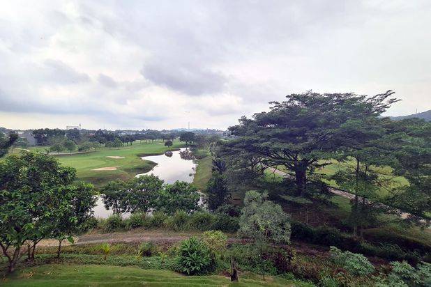 Dijual Rumah Mewah View Lapangan Golf Dan Danau di Batam
