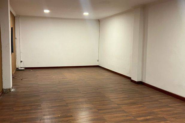 Jual cepat Ruko Murah siap huni 4,5 Lantai di jl.Ahmad Yani Cicadas Bandung.jarang ada,bagus Cck U/ kantor/ usaha