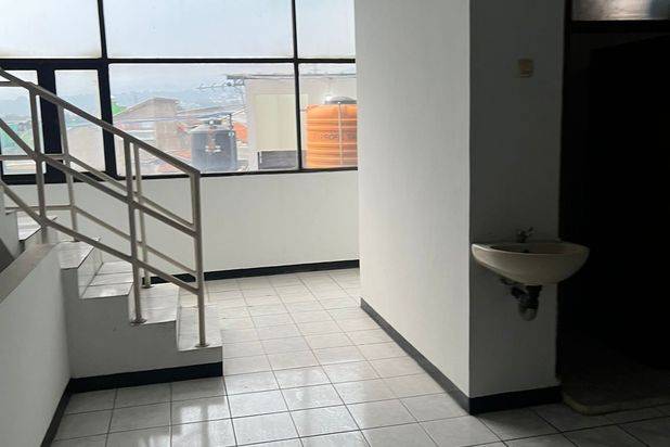 Jual cepat Ruko Murah siap huni 4,5 Lantai di jl.Ahmad Yani Cicadas Bandung.jarang ada,bagus Cck U/ kantor/ usaha