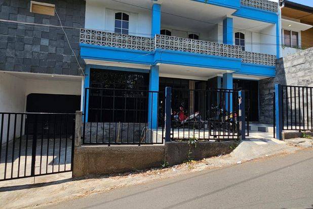 Jual cepat Rumah Murah 2 Lt luas di Gegerkalong dkt KPAD UPI pondok hijau setiabudi jarang ada .lokasi strategis rumah klasik