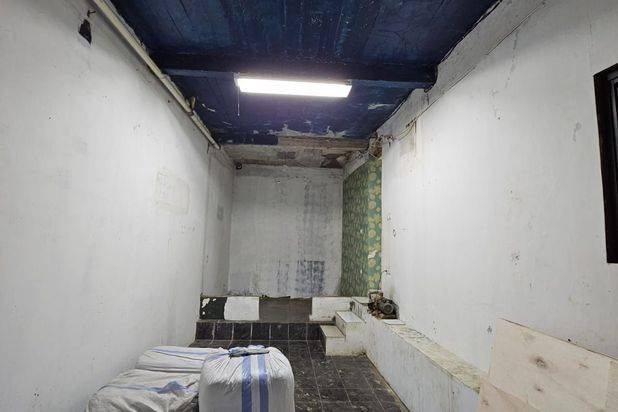 Jual cepat Rumah Murah 2 Lt luas di Gegerkalong dkt KPAD UPI pondok hijau setiabudi jarang ada .lokasi strategis rumah klasik