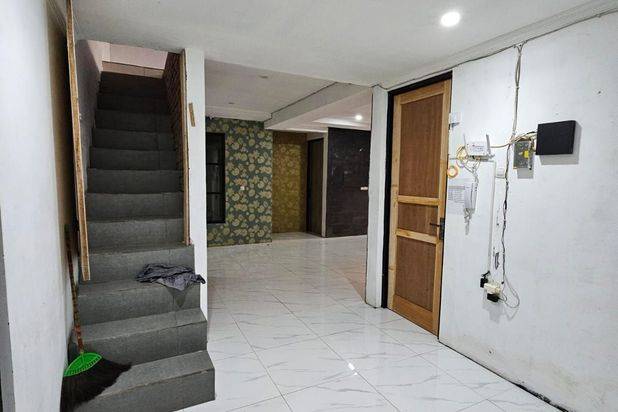 Jual cepat Rumah Murah 2 Lt luas di Gegerkalong dkt KPAD UPI pondok hijau setiabudi jarang ada .lokasi strategis rumah klasik