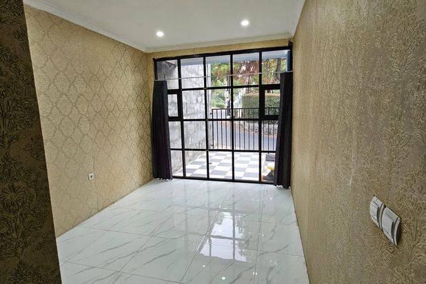 Jual cepat Rumah Murah 2 Lt luas di Gegerkalong dkt KPAD UPI pondok hijau setiabudi jarang ada .lokasi strategis rumah klasik
