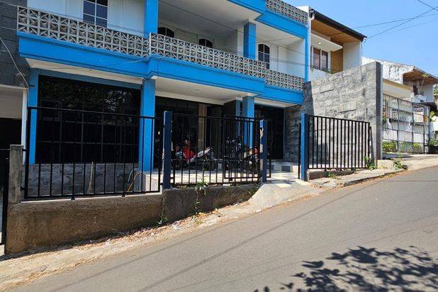 Jual cepat Rumah Murah 2 Lt luas di Gegerkalong dkt KPAD UPI pondok hijau setiabudi jarang ada .lokasi strategis rumah klasik