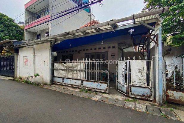 Jual cepat Rumah lama hitung tanah saja Kebon kacang ,Tanah Abang Jakarta pusat dkt Thamrin.jarang ada Beli Tanah Bonus Bangunan dkt Thamrin tanah Abang ,