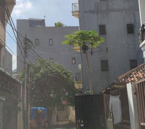 Jual cepat Rumah lama hitung tanah saja Kebon kacang ,Tanah Abang Jakarta pusat dkt Thamrin.jarang ada Beli Tanah Bonus Bangunan dkt Thamrin tanah Abang ,