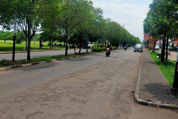 Di jual Cepat Ruko3 Lantai Murah ,kokoh Mainroad komplek Batununggal Indah ,jarang ada lokasi trategis Cck U/ usaha