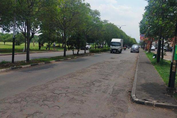 Di jual Cepat Ruko3 Lantai Murah ,kokoh Mainroad komplek Batununggal Indah ,jarang ada lokasi trategis Cck U/ usaha