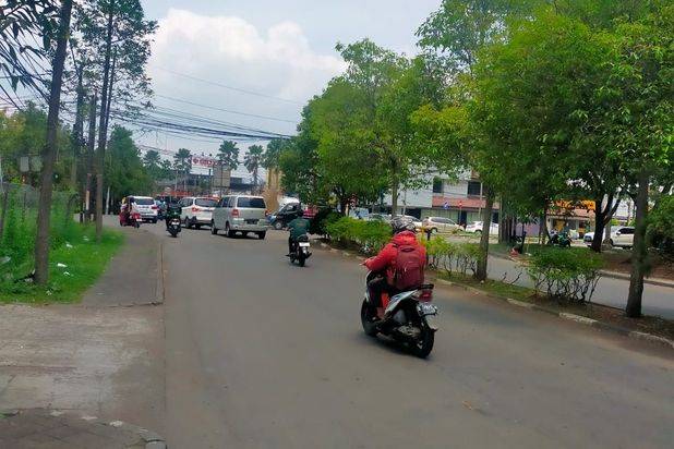 Di jual Cepat Ruko3 Lantai Murah ,kokoh Mainroad komplek Batununggal Indah ,jarang ada lokasi trategis Cck U/ usaha