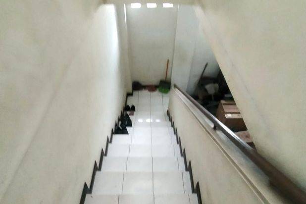 Di jual Cepat Ruko3 Lantai Murah ,kokoh Mainroad komplek Batununggal Indah ,jarang ada lokasi trategis Cck U/ usaha