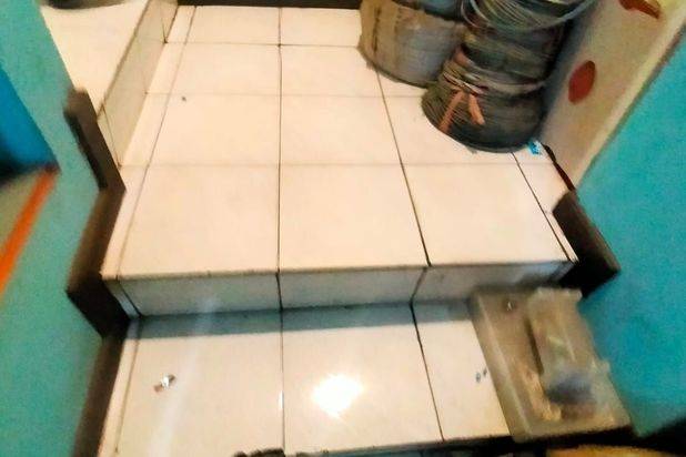 Di jual Cepat Ruko3 Lantai Murah ,kokoh Mainroad komplek Batununggal Indah ,jarang ada lokasi trategis Cck U/ usaha