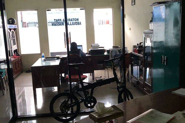 Ruko di Raya Wahidin Bunder Kebomas Gresik
