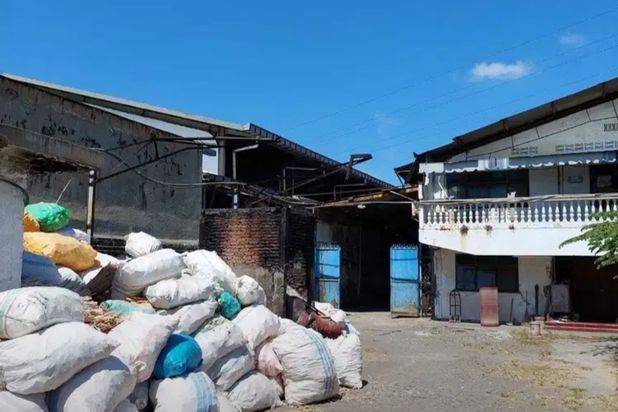 Gudang Kyai Tambak Deres Area Kedung Cowek Sby Timur