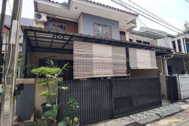 Rumah 2 Lantai Dalam Komplek 5 Menit Ke Stasiun Lrt di Bekasi Timur