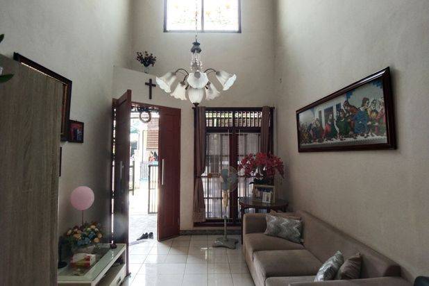 Rumah 2 Lantai Dalam Komplek 5 Menit Ke Stasiun Lrt di Bekasi Timur
