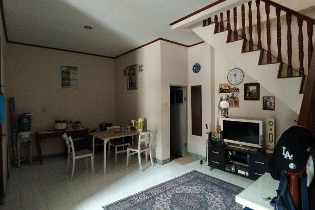 Rumah 2 Lantai Dalam Komplek 5 Menit Ke Stasiun Lrt di Bekasi Timur