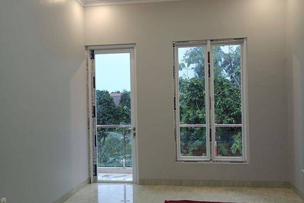 Rumah Baru Bagus Desain Split Level di Cilangkap Cipayung Jakarta Timur