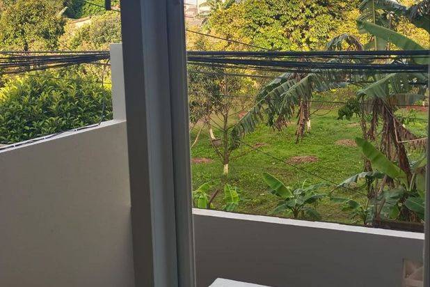 Rumah Baru Bagus Desain Split Level di Cilangkap Cipayung Jakarta Timur