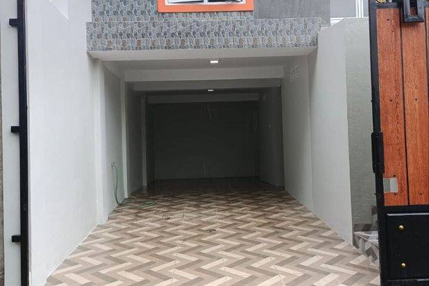 Rumah Baru Bagus Desain Split Level di Cilangkap Cipayung Jakarta Timur