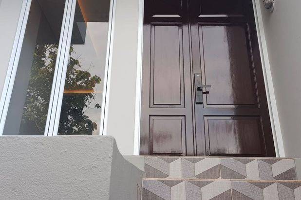 Rumah Baru Bagus Desain Split Level di Cilangkap Cipayung Jakarta Timur
