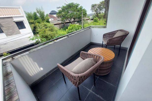 Rumah Mewah 3,5 Lantai Ada Pool Semi Furnish Solo Baru Grogol