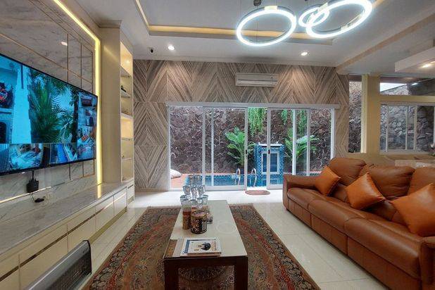 Rumah Mewah 3,5 Lantai Ada Pool Semi Furnish Solo Baru Grogol