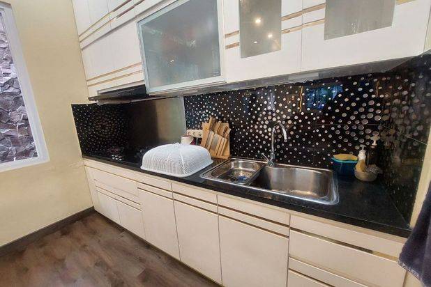 Rumah Mewah 3,5 Lantai Ada Pool Semi Furnish Solo Baru Grogol