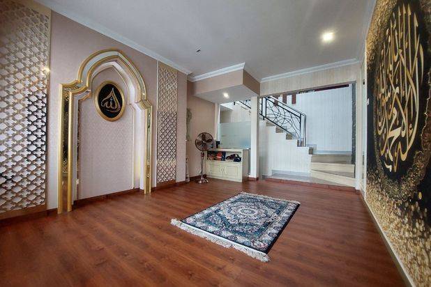 Rumah Mewah 3,5 Lantai Ada Pool Semi Furnish Solo Baru Grogol