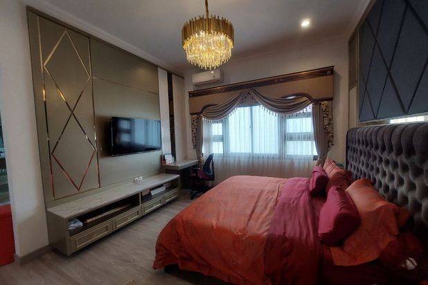 Rumah Mewah 3,5 Lantai Ada Pool Semi Furnish Solo Baru Grogol