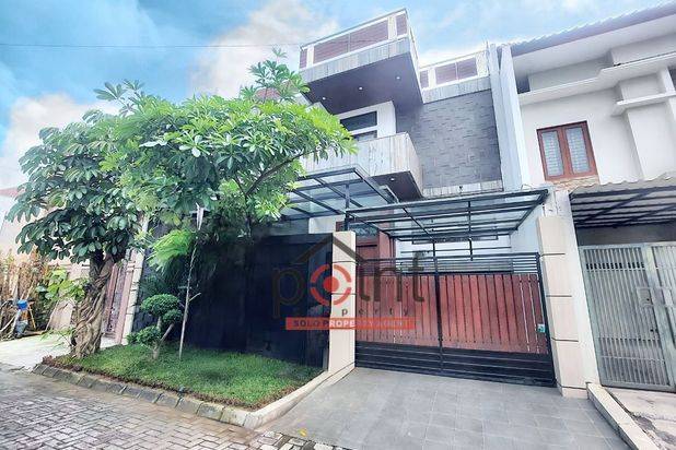Rumah Mewah 3,5 Lantai Ada Pool Semi Furnish Solo Baru Grogol