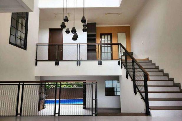 Rumah rapi ada Swimming pool di Ritzone Icon BSD semi furnish sangat langka