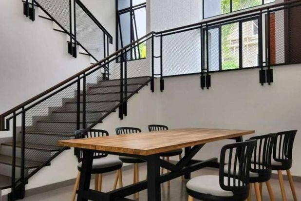 Rumah rapi ada Swimming pool di Ritzone Icon BSD semi furnish sangat langka