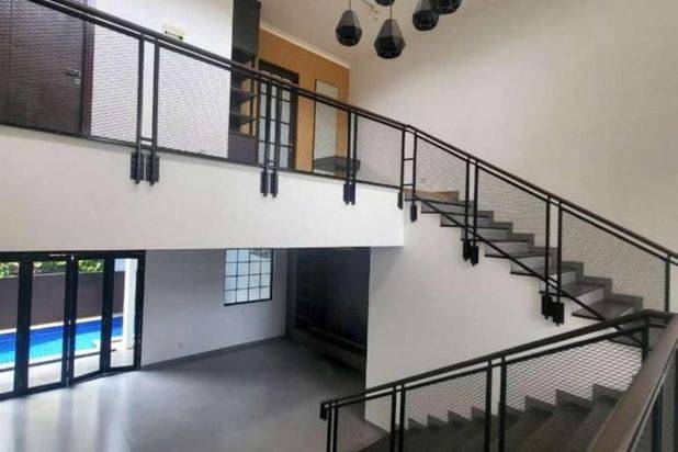 Rumah rapi ada Swimming pool di Ritzone Icon BSD semi furnish sangat langka