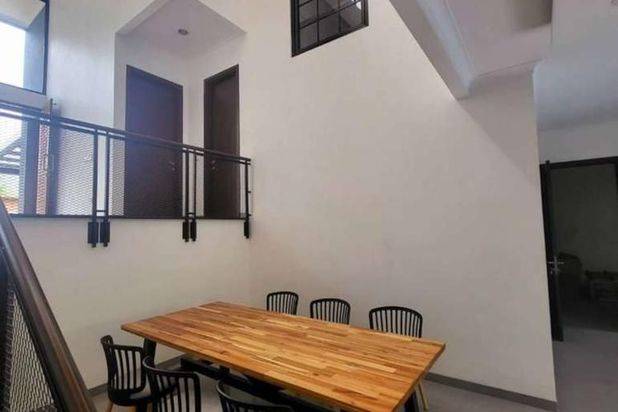 Rumah rapi ada Swimming pool di Ritzone Icon BSD semi furnish sangat langka