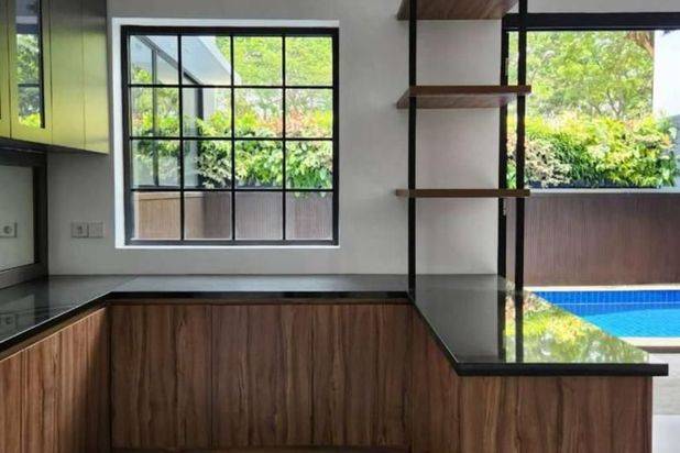 Rumah rapi ada Swimming pool di Ritzone Icon BSD semi furnish sangat langka