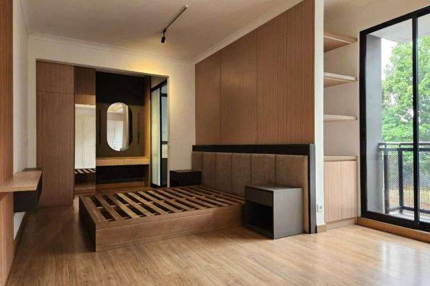 Rumah rapi ada Swimming pool di Ritzone Icon BSD semi furnish sangat langka