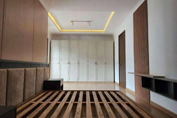 Rumah rapi ada Swimming pool di Ritzone Icon BSD semi furnish sangat langka
