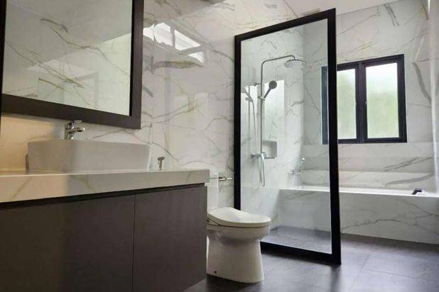 Rumah rapi ada Swimming pool di Ritzone Icon BSD semi furnish sangat langka