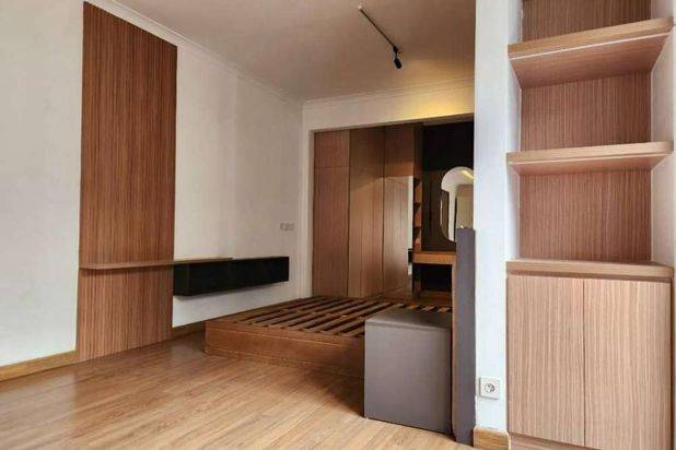 Rumah rapi ada Swimming pool di Ritzone Icon BSD semi furnish sangat langka
