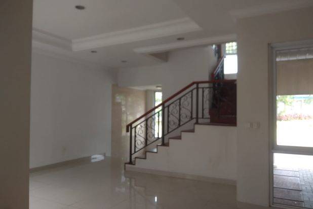 Rumah depan taman jarang ada di Sheffield Greenwich BSD