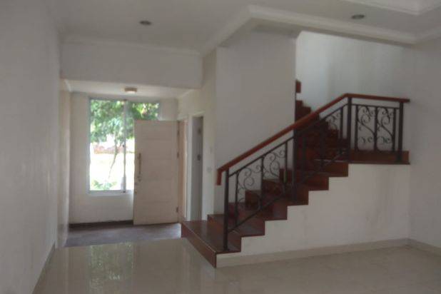 Rumah depan taman jarang ada di Sheffield Greenwich BSD