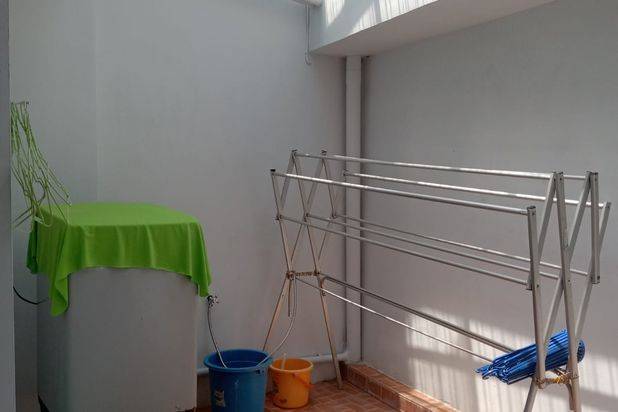 Dijual Rumah 2 Lantai Semi Furnished Dalam Komplek Villa Bintaro Regency